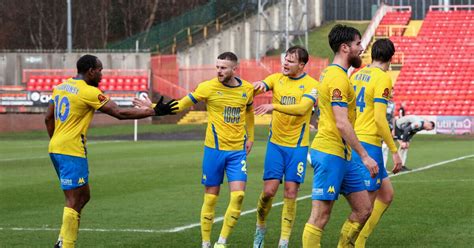 Gateshead Torquay United Gulls Fight For Point At Relegation