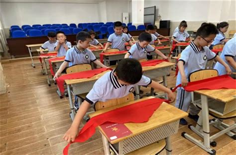 传承红色基因，成都市双庆小学88名新队员光荣加入少先队！ 【精神文明网】