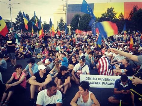 A treia zi de proteste în București și în alte orașe din țară