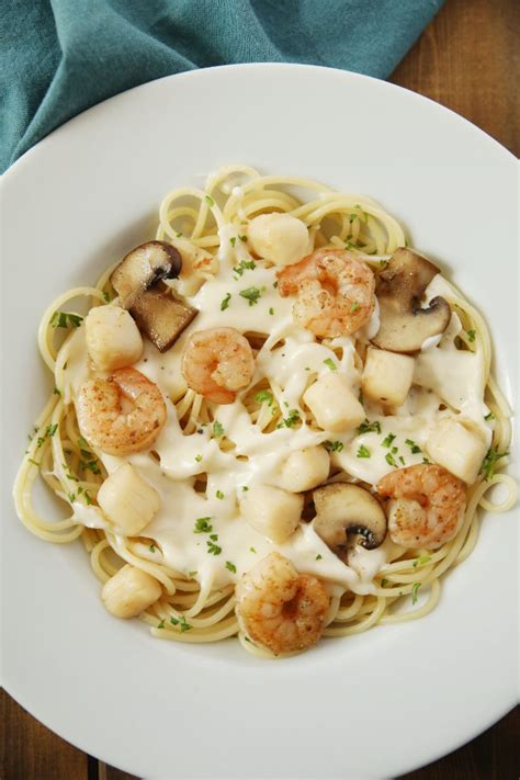 Easy Shrimp And Scallop Pasta Alfredo Mirlandras Kitchen