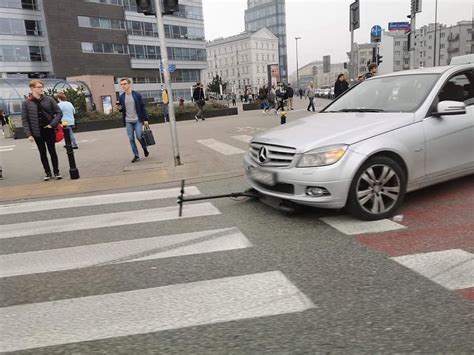 Warszawa Pieszy Na Hulajnodze Potr Cony Przy Metrze Politechnika