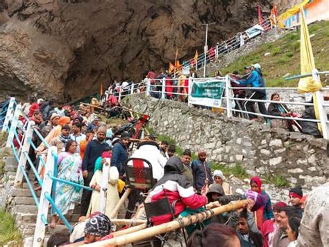 Over 300000 Pilgrims Paid Obeisance At Amarnath Cave Shrine In First