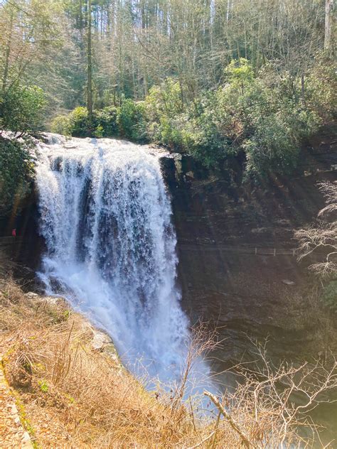 11 Waterfalls in the Blue Ridge for spring adventures