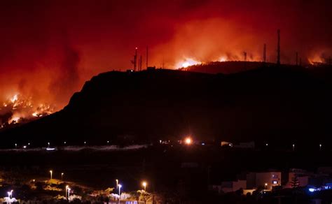 Miles De Evacuados Por Superincendio En Tenerife El Fuego Avanza Sin