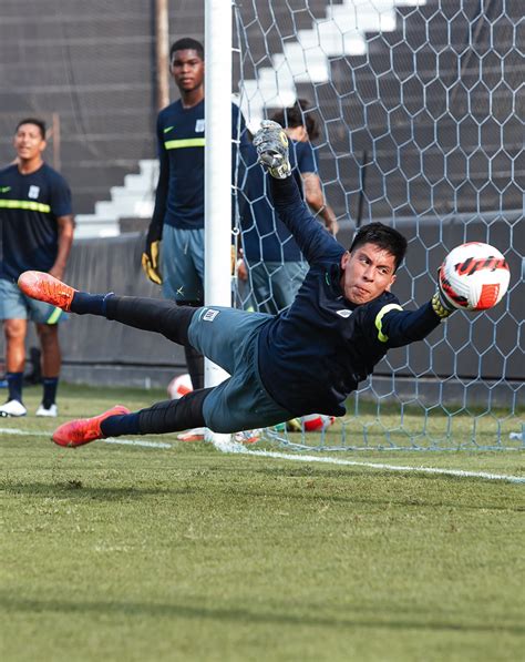 Alianza Lima Vs Dim El Posible Once Que Mandará Carlos Bustos En La