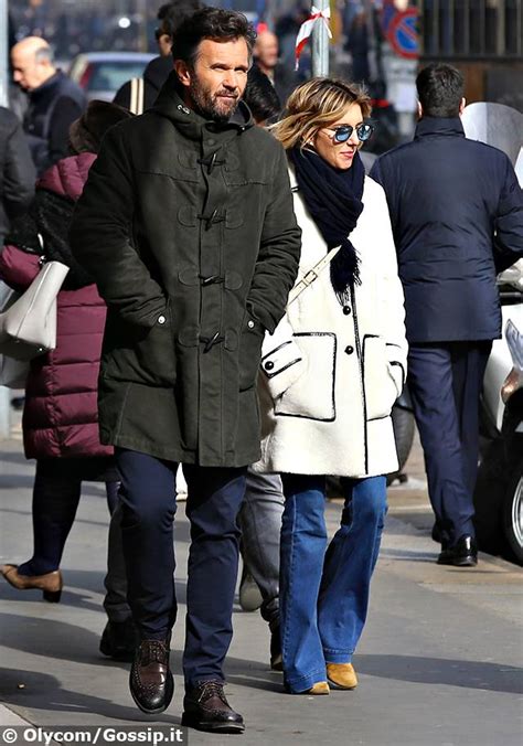 Carlo Cracco Passeggiata A Milano Con La Moglie Rosa Fanti Foto
