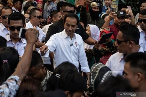 Survei Indikator Persen Masyarakat Puas Kinerja Presiden Jokowi