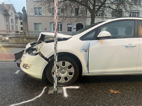 Stadt St Gallen SG Auffahrunfall Zwischen Zwei Autos Zwei Personen