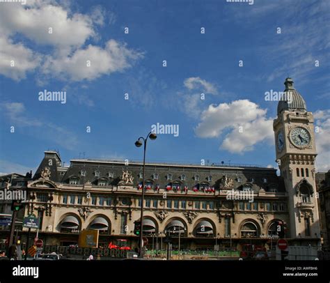 wide view of the gare de lyon paris france Stock Photo - Alamy