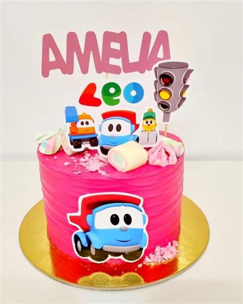 Decor de tort cu ornamente tip cartonase cu Leo camionul