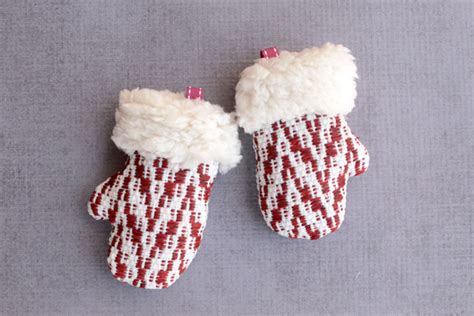 Mini Mitten Christmas Ornament Free Sewing Pattern Orange Bettie