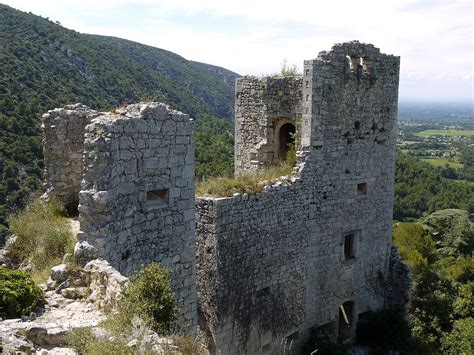 Près de Marseille Dans ce village atypique se trouve une incroyable