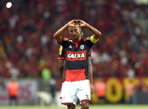 Ex Flamengo Lateral L O Moura Participa Do Lan Amento Do Projeto