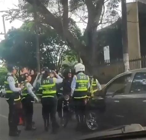 Motociclista Habría Intentado Atropellar A Varios Agentes De Tránsito En Cali Tras Ser Detenido