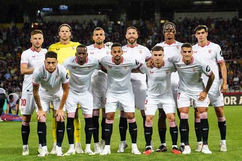 La Plantilla Del Sevilla Fc Conoce A Los Jugadores