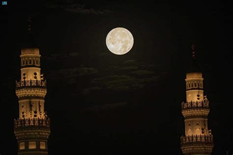 Breathtaking Photos Of Buck Supermoon From Makkah Madinah