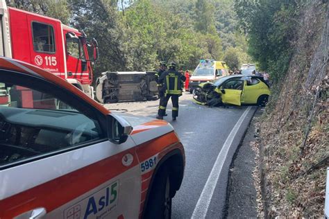 Gravissimo Incidente Stradale Sulla Napoleonica Tre Feriti Uno In