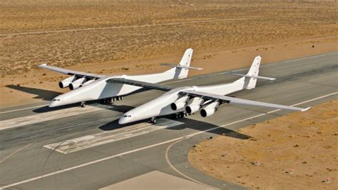 Dacama iklan: Stratolaunch, the world's widest aircraft, takes off on its first flight ...