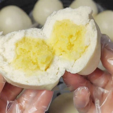 Fluffy Custard Buns Nai Wong Bao Recipe Nana With Chopstick