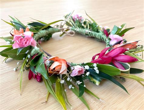 Make Your Own Flower Lei at This Workshop on Kauaʻi - Hawaii Magazine