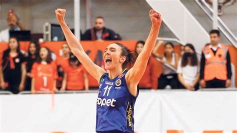 Milli Voleybolcu Naz Aydemir Akyol Prensesten Sporcu Olmuyor Diyor