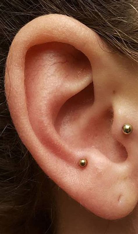 How To Take Out Tragus Piercing Hoop With Ball