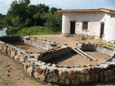 Casa de Cob Bioconstrução Construindo Barro Fundação