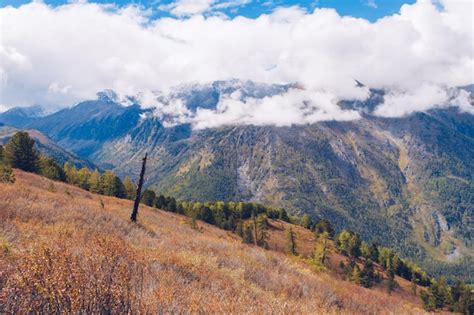 Pintoresca vista maravillosa en las montañas increíble paisaje escénico