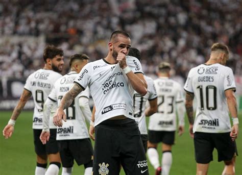 Corinthians X São Paulo Pela Copa Do Brasil Com Dois De Renato Augusto