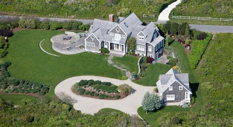 Luxurious New England Style Homes Leverage