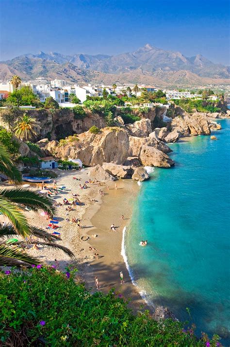 En Kayak Por Calas De Ensue O Junto A Nerja Y Acantilados De Maro Foto