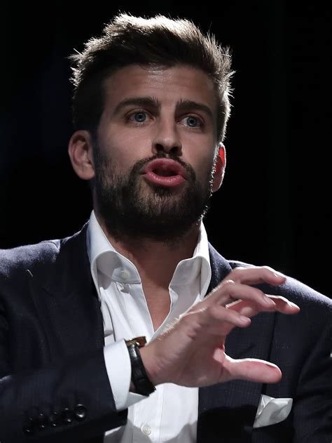 Gerard Pique juggles business with soccer at Barcelona