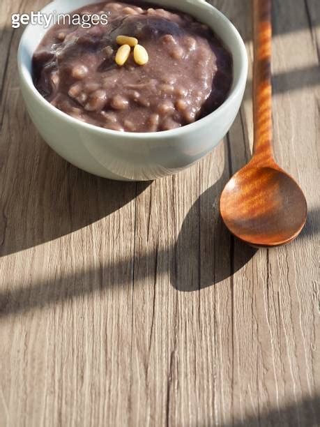 Korean traditional food Red bean porridge 이미지 2158356142 게티이미지뱅크