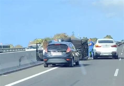 Kilométricas colas en la autopista TF 5 tras volcar un vehículo