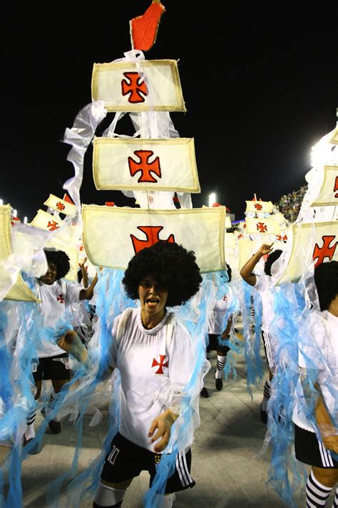 Curtinha Vasco é homenageado durante desfile da Paraíso do Tuiuti