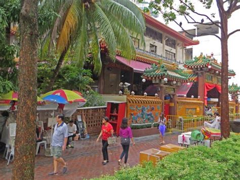 Singapore's Chinatown - A Popular Tourist Destination