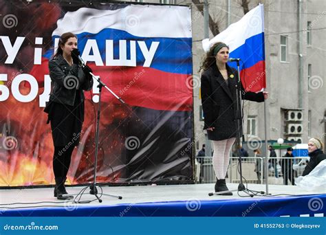 Nadia Tolokonnikova And Masha Alekhina Pussy Riot On The Peace March