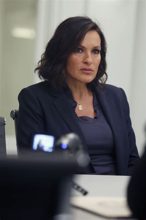 See Olivia Bensons Hair Evolution Through 21 Seasons Of Law And Order Svu