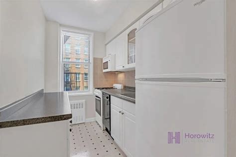 3185 Crescent St New York NY 11106 Realtor