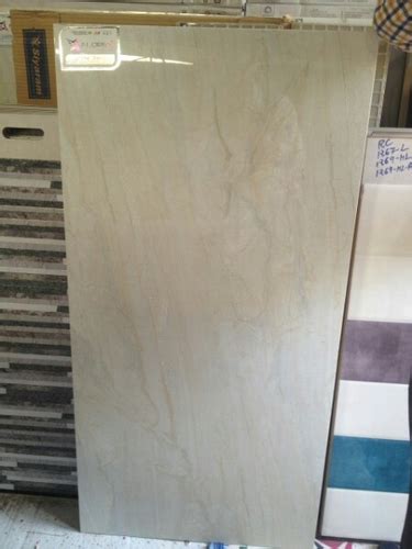 Ceramic Pgvt Vitrified Floor Tile Thickness 10 12 Mm Size Medium