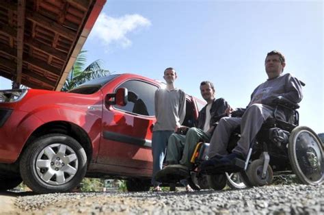 Empresários se unem e doam carro para irmãos cadeirantes Só Notícia Boa