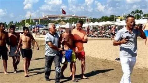 Manavgat Ta Alman Turiste Inan Lmaz Taciz Sahilde Turistin Yan Na