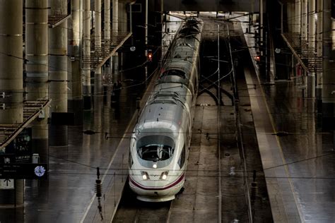 Suspendida La Alta Velocidad Y Los Trenes De Cercan As De M Laga Por El