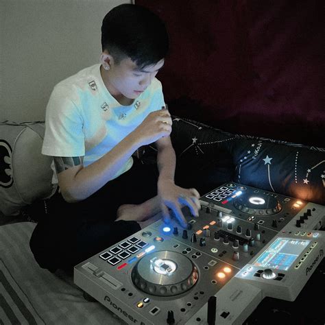 Stream NONSTOP HOT HIT Xập Xình Theo Điệu Nhạc Vol 2 Phúc Tân Mix by Phúc Tân