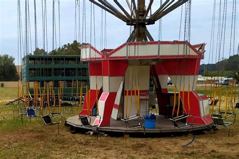 Giostra Rotta Al Luna Park Di Sabaudia Feriti Tre Ragazzi Caduti Dai