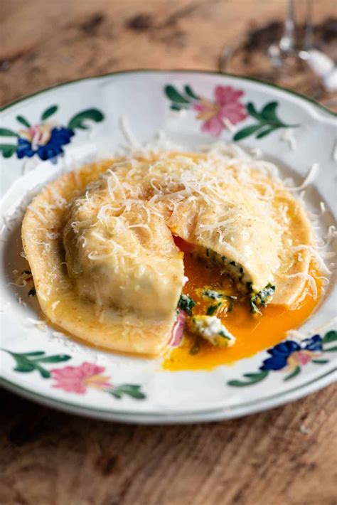 Egg Yolk Ravioli With Spinach And Ricotta Artofit