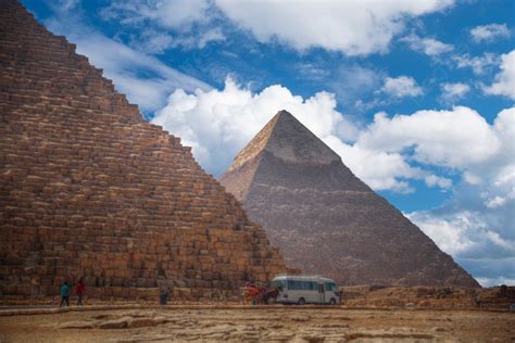 Gambar Piramida Besar Giza Foto Latar Belakang Dan Gambar Untuk