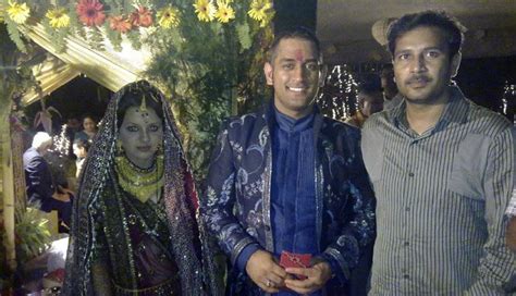 GIRL GIRL PICTURES: MS Dhoni Sakshi Rawat Marriage Wallpapers Wedding ...