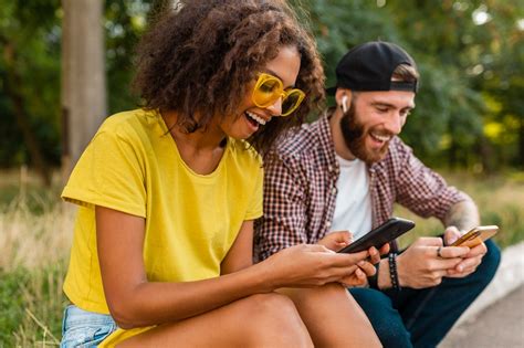 How To Identify Deal Emotionally Unavailable Gay Chat Line Date