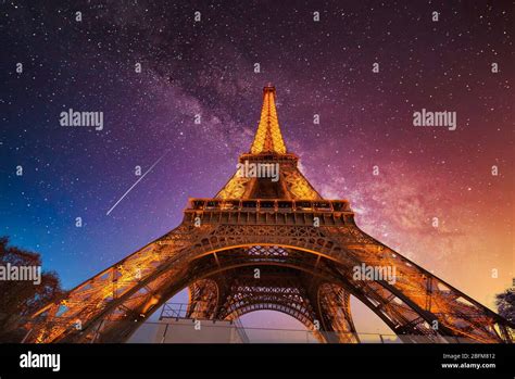 La Tour Eiffel Paris La France Est Une Structure Tonnante Et Une